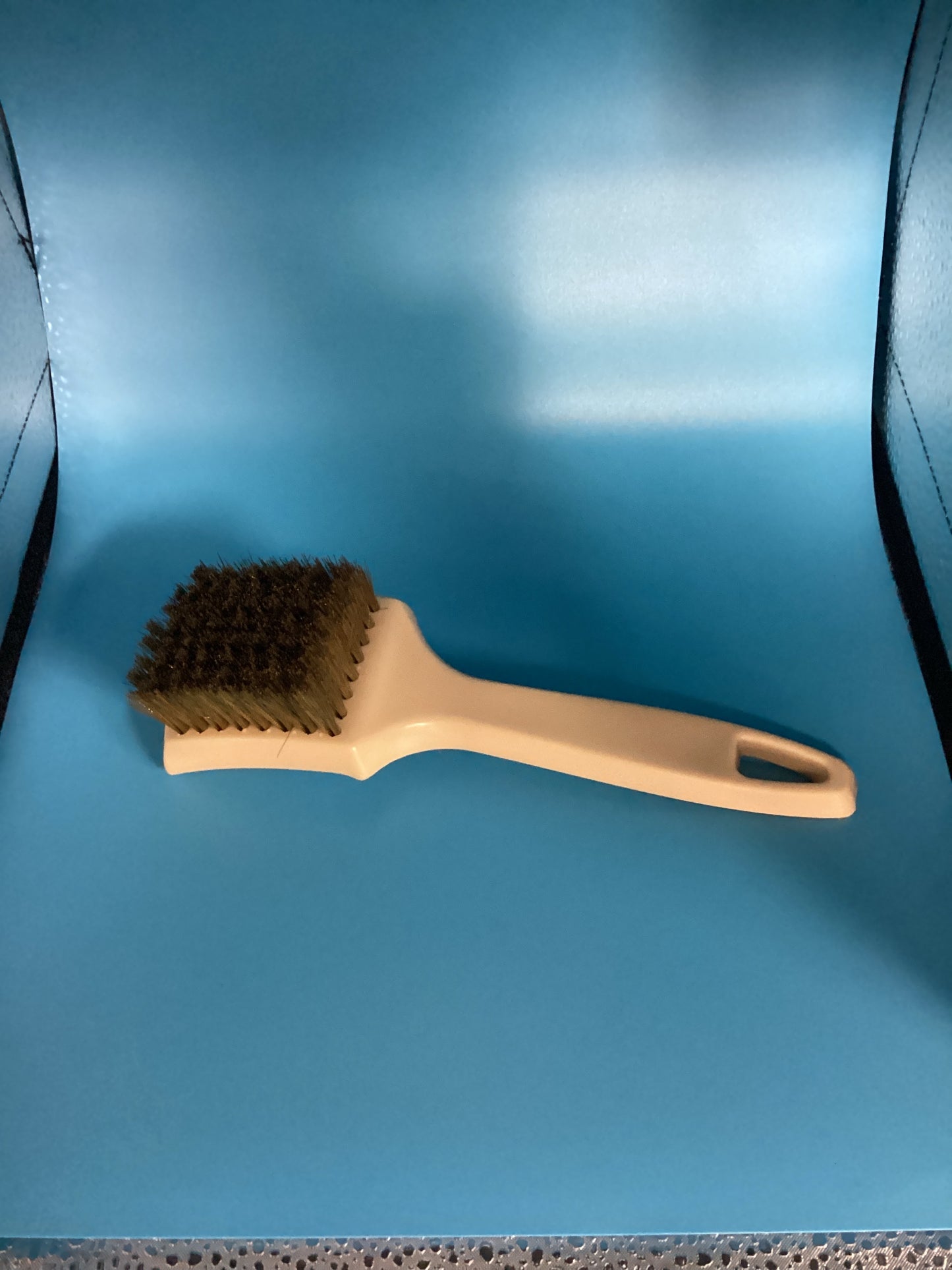 Wire tire brush