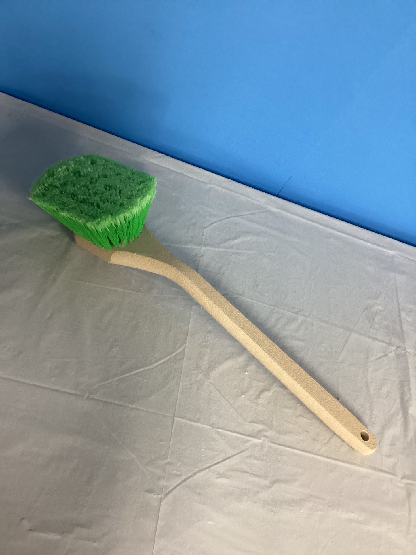 Long handle tire brush