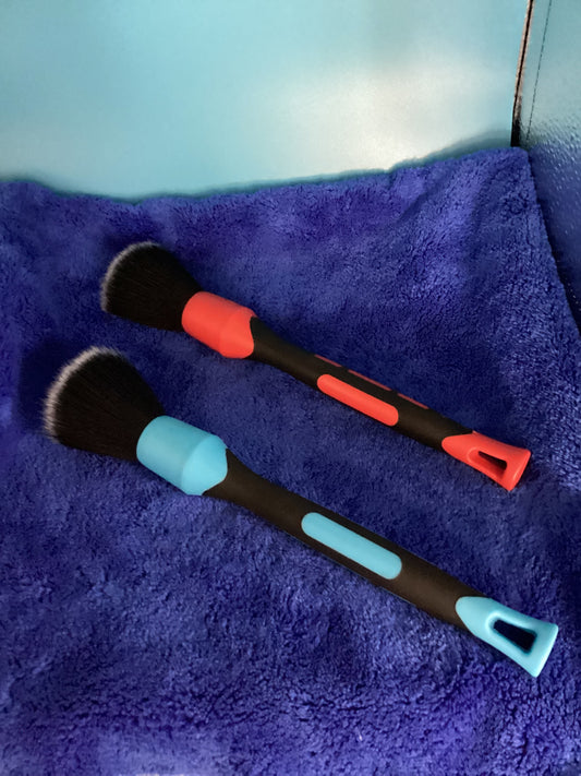 Black bristle detail brush