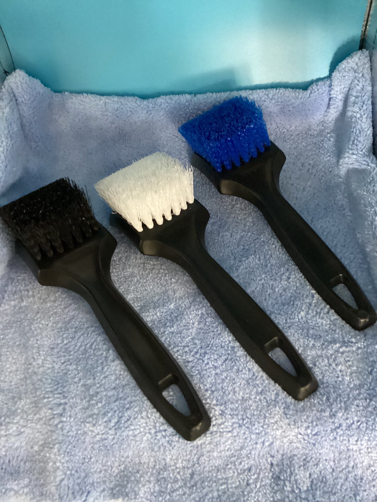 Tire brush